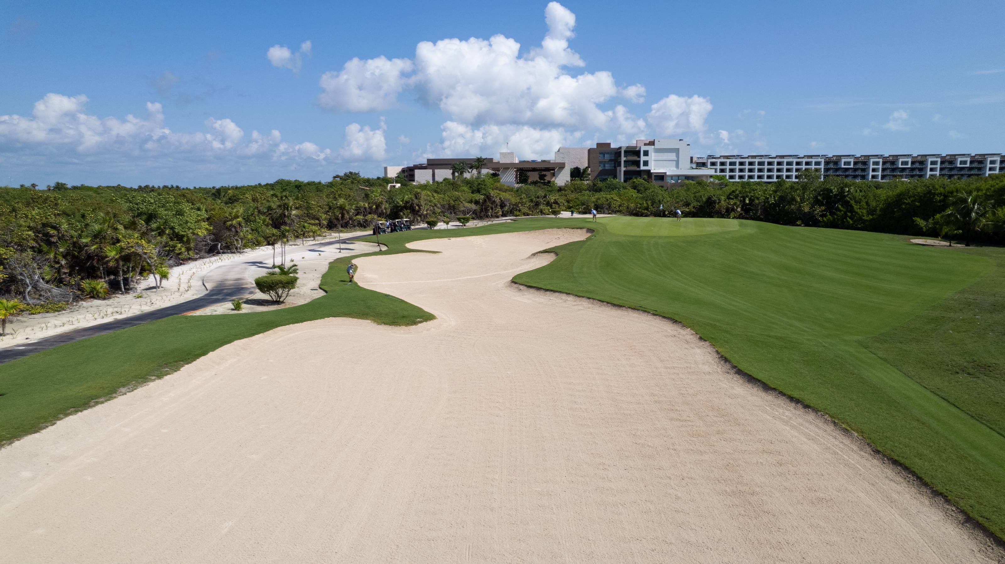 Playa Mujeres Golf Club: A waste bunker running up to the resort, from the air